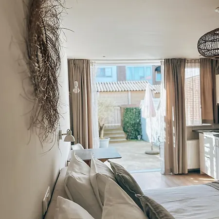 West 7 Apartment *